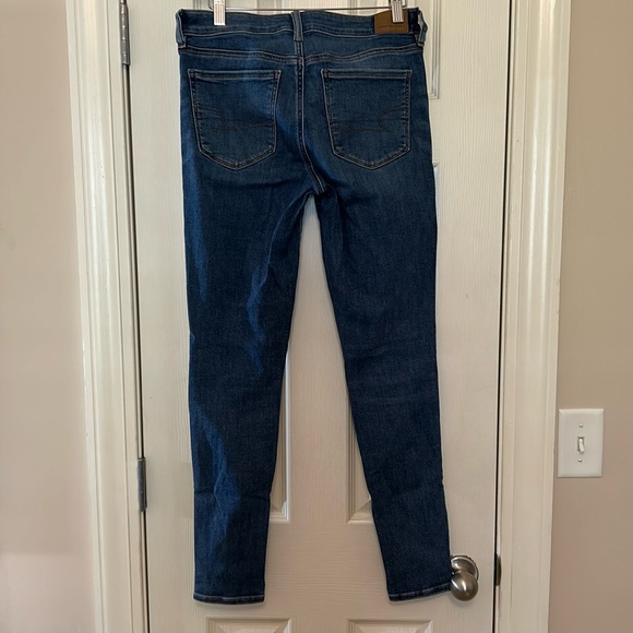 American Eagle medium wash jeans. Size 6 regular - Picture 2 of 8